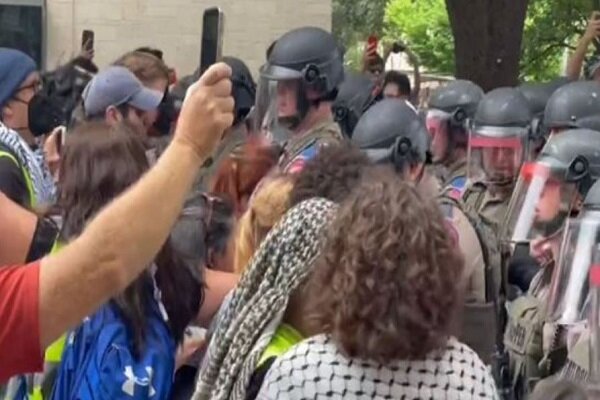 امریکہ، فلسطینیوں کے حق میں مظاہرہ، ٹیکساس یونیورسٹی کے متعدد طلباء گرفتار