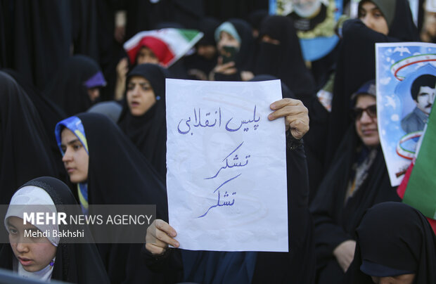 اجتماع مردم قم در حمایت از اجرای طرح حجاب و عفاف