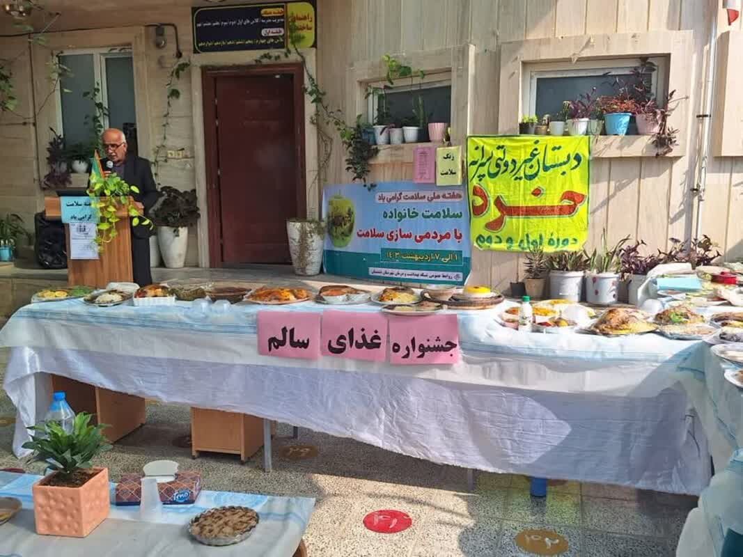 دهیاران بخش سعد آباد کمک به خانههای بهداشت را در اولویت قراردهند