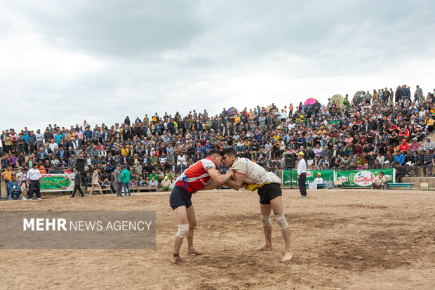 تربت جام قهرمان و نائب قهرمان مسابقات کشتی با چوخه کشور شد