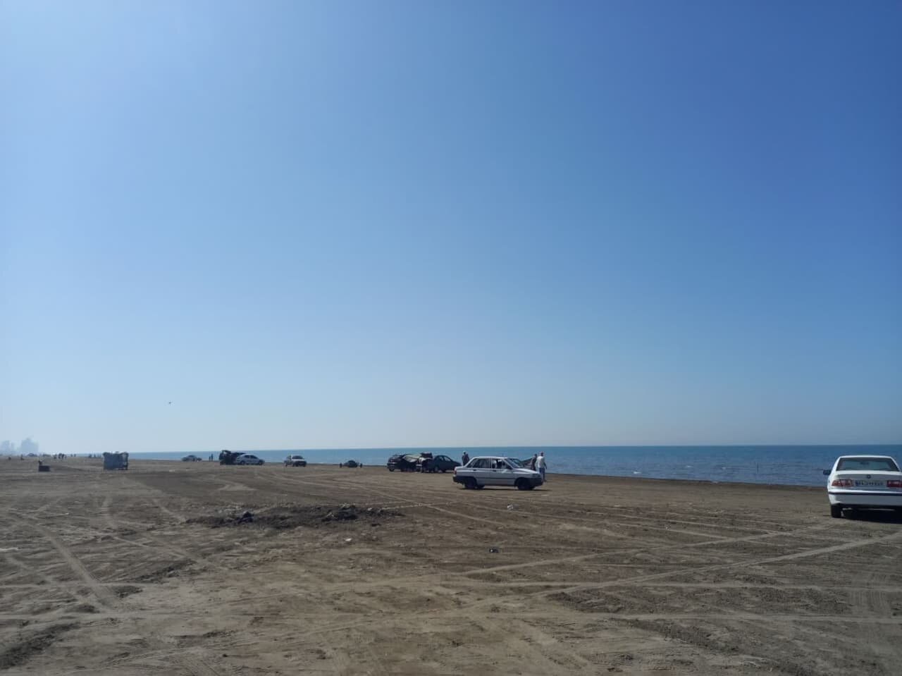 شرنگ شیرابه در کام خزر/ میلیونها مسافر به شوق شنا از راه میرسند