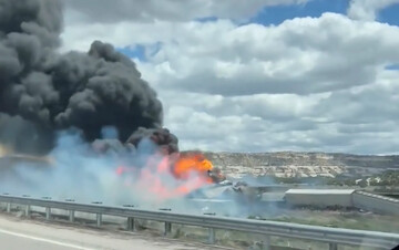 Derailment of freight train in Arizona causes huge fire