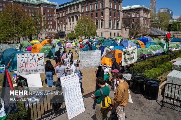 İranlı öğrenciler ABD'deki öğrenci hareketine destek için toplanıyor İranlı öğrenciler ABD'deki öğrenci hareketine destek için toplanıyor