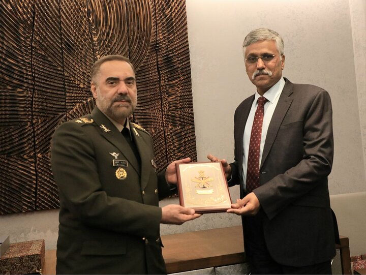 العميد أشتياني: إيران تعلن استعدادها لتطوير التعاون الدفاعي والعسكري مع الجانب الهندي 