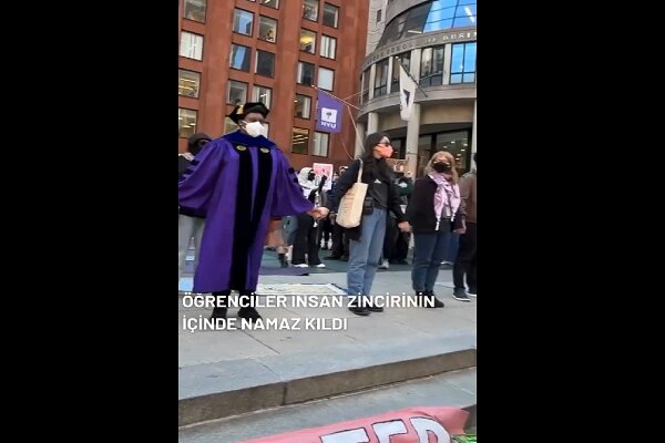 New York'ta Filistin eylemi yapan öğrencilere hocaları siper oldu! New York'ta Filistin eylemi yapan öğrencilere hocaları siper oldu!