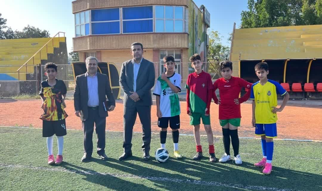 زمینهای چمن ورزشگاههای جزیره خارگ نوسازی میشود