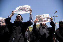 ایرانی صوبہ اصفہان میں امریکی طلباء کی حمایت میں مظاہرہ