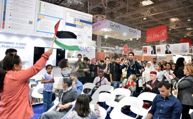 VIDEO: Pro-Palestine protesters storm the Tunis Book Fair