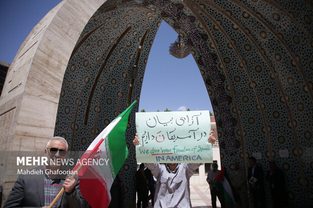 تجمع دانشگاهیان دانشگاه آزاد اسلامی خراسان رضوی در حمایت از خیزش گسترده دانشگاهیان آمریکا و اروپا