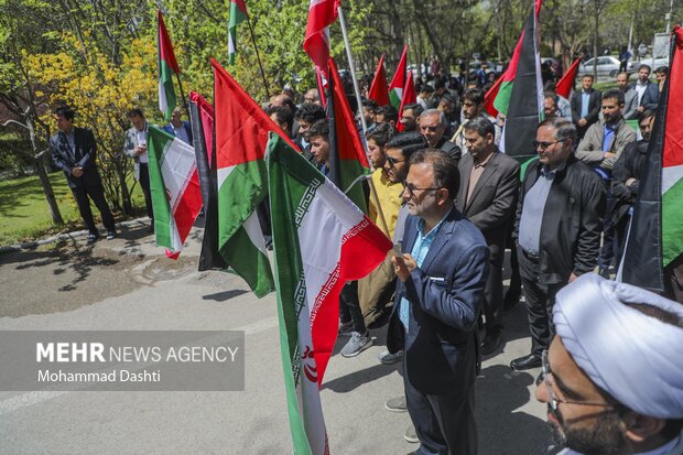 تجمع دانشگاهیان اردبیل در حمایت از خیزش دانشجویان آمریکایی تجمع دانشگاهیان اردبیل در حمایت از خیزش دانشجویان آمریکایی