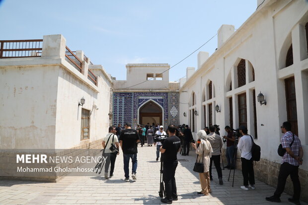 بازدید خبرنگاران رسانه‌های خارجی از مکان رویدادهای استان بوشهر به مناسبت روز ملی خلیج فارس انجام شد