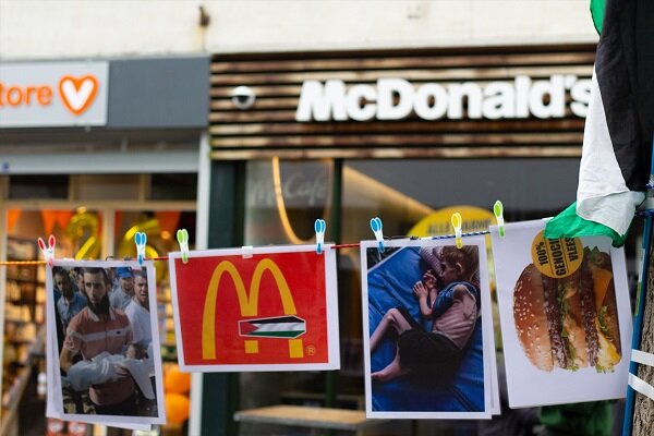 Hollanda'da McDonald’s şubelerinin önünde İsrail protesto edildi Hollanda'da McDonald’s şubelerinin önünde İsrail protesto edildi