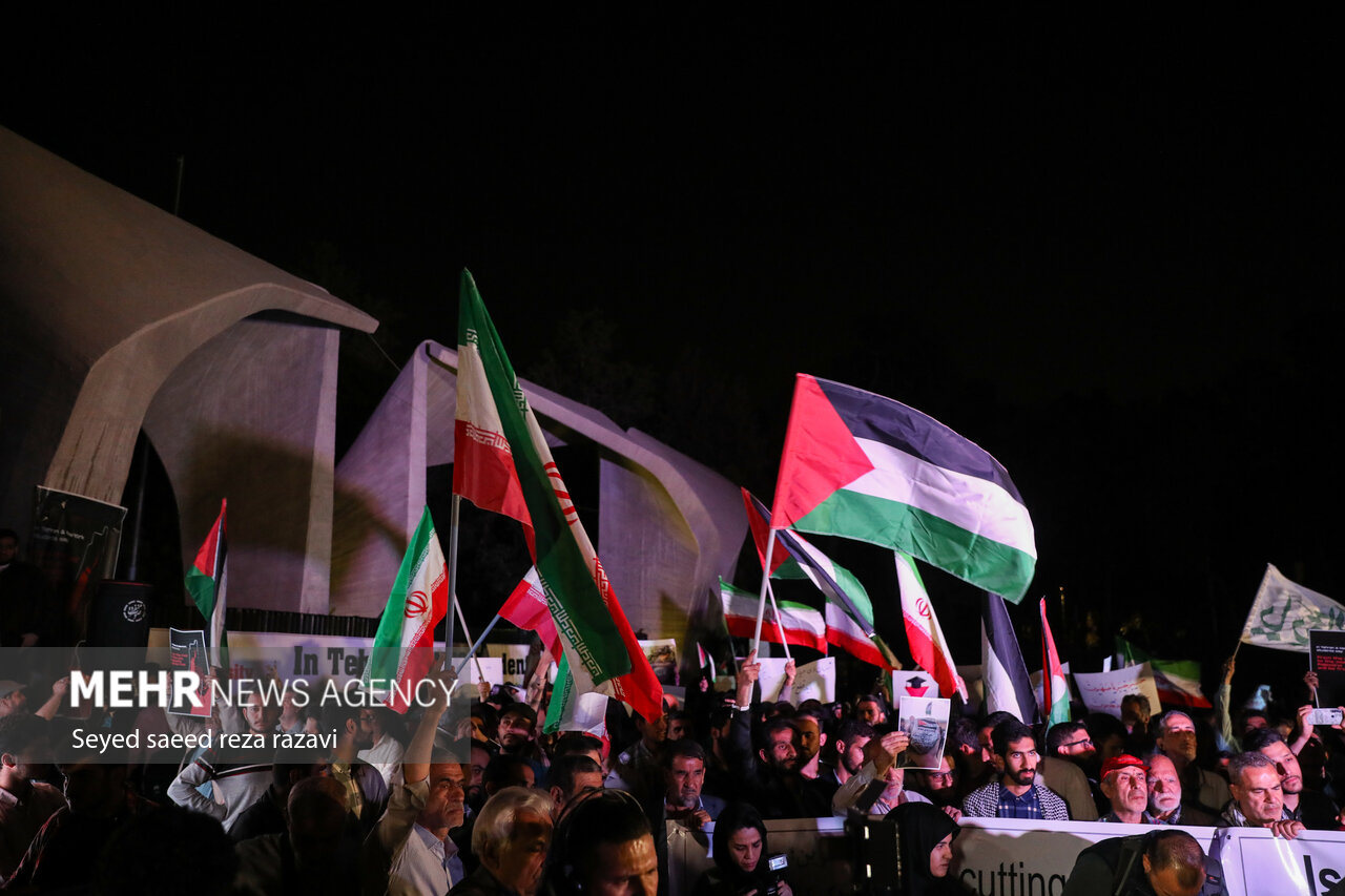 تجمع دانشجویان در همبستگی با دانشجویان آمریکایی حامی فلسطین