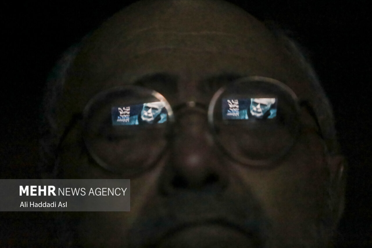 «اکتینگ»؛ حاصل جنون یک جوان ۸۰ ساله به تئاتر!