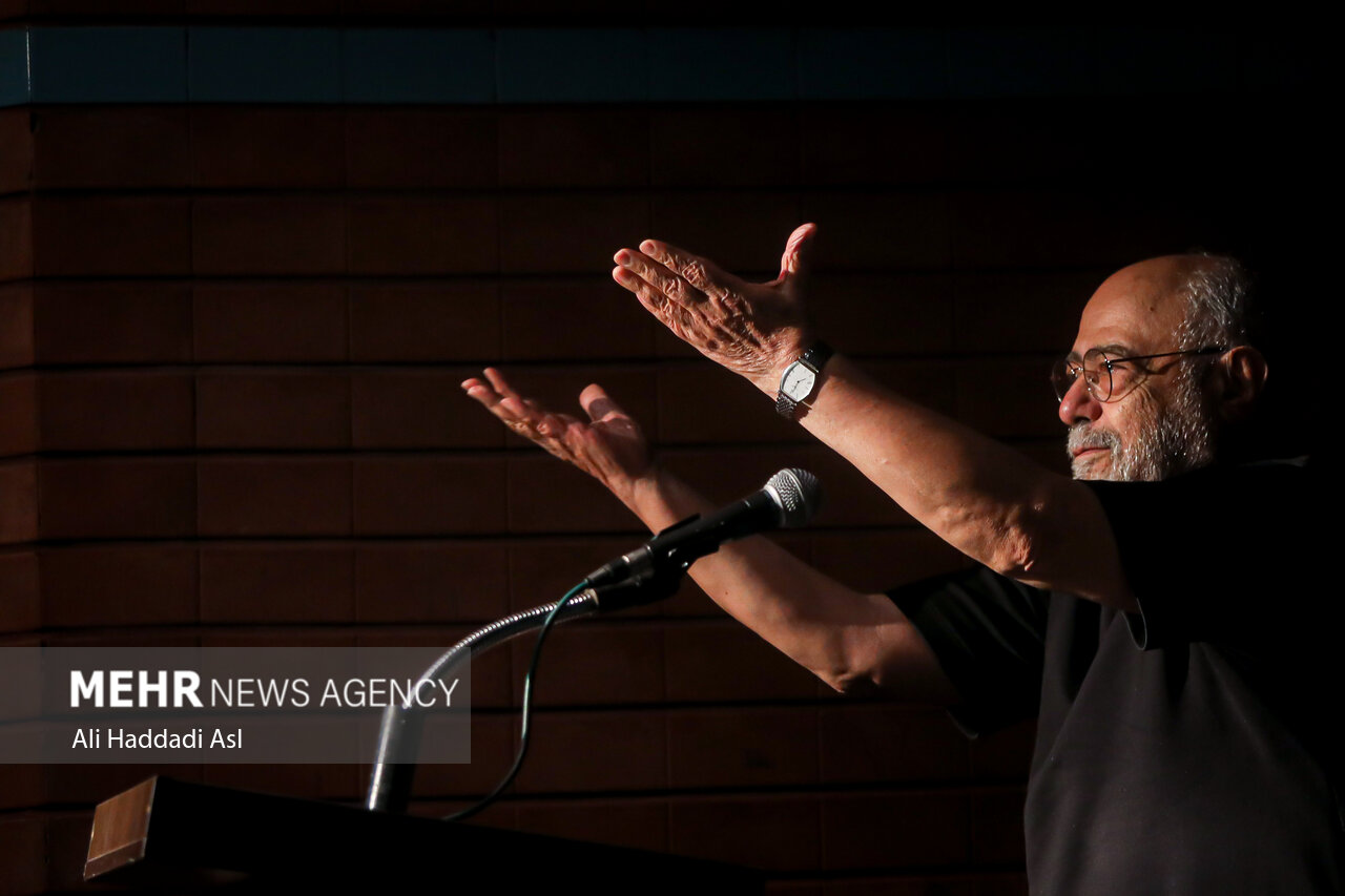 «اکتینگ»؛ حاصل جنون یک جوان ۸۰ ساله به تئاتر!