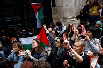 French police beat pro-Palestinian protesters at Sorbonne Uni