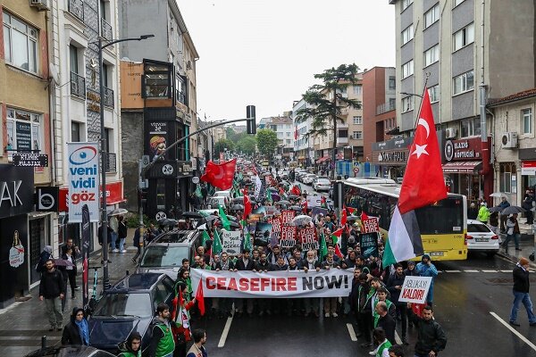 İstanbul'daki Filistin yürüyüşüne on binler katıldı