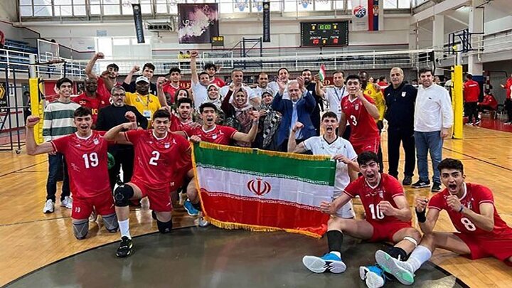 دون أي هزيمة...المنتخب الايراني للكرة الطائرة المدرسية يفوز ببطولة العالم
