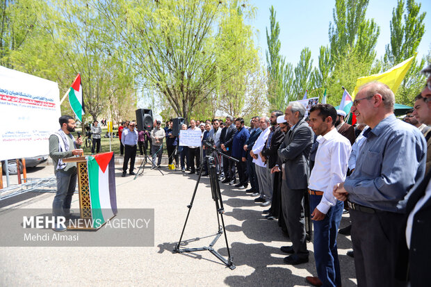 تجمع دانشگاهیان <a href='https://sayeb.ir/tag/%d8%b2%d9%86%d8%ac%d8%a7%d9%86'>زنجان</a> در حمایت از خیزش دانشجویان آمریکایی