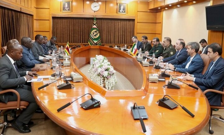 نائب رئيس زيمبابوي يلتقي مع وزير الدفاع الإيراني في طهران