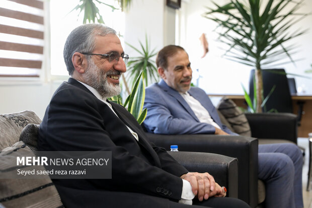 غلامحسین اسماعیلی رئیس دفتر رئیس جمهور و اصغر جهانگیر سخنگوی قوه قضاییه در نشست سخنگویان ادوار قوه قضائیه حضور دارند