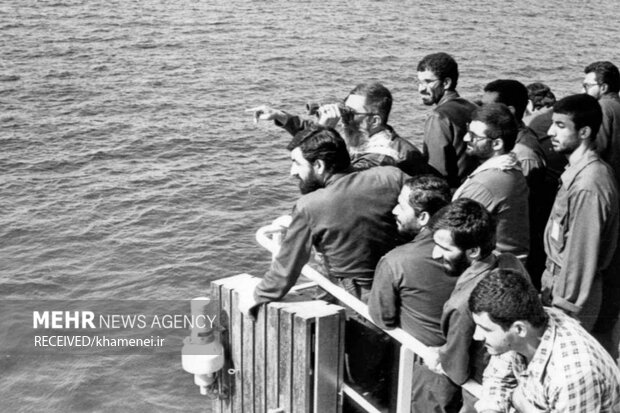 Images of Leader in a drill in Persian Gulf in 1987