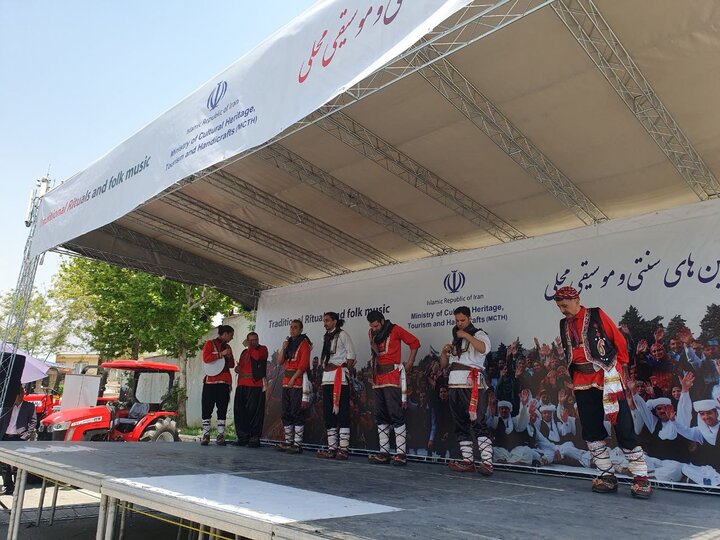 هنرمندان صنایع دستی در اکسپو ۲۰۲۴/ حضور فارس با بستههای گردشگری