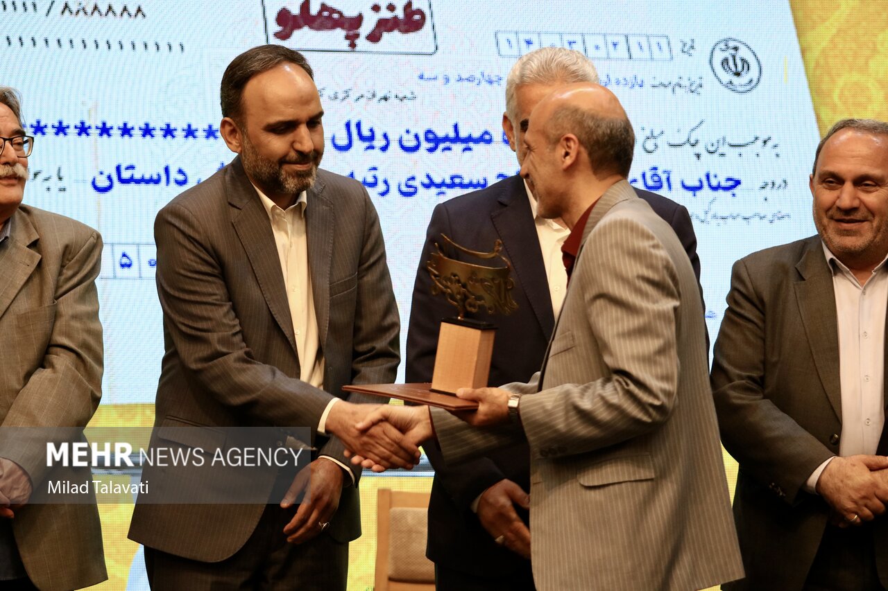 درخشش روزنامه نگار گلستانی در هشتمین جشنواره ملی طنز و رسانه