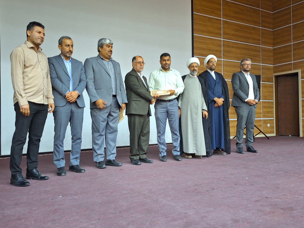 شوراها عملکردهای خود را به مردم اطلاع رسانی کنند