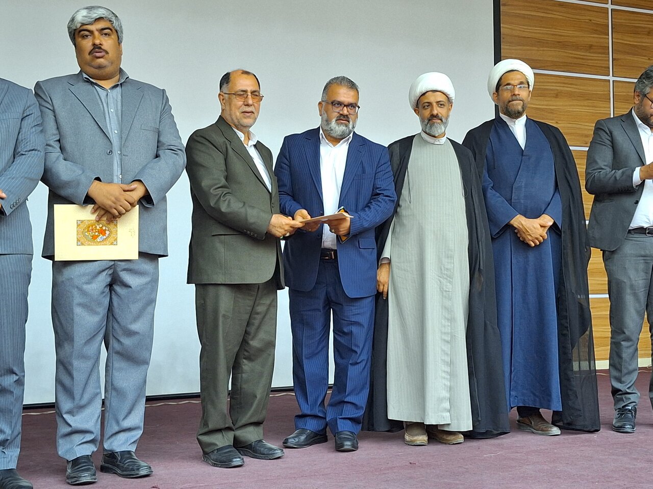 شوراها عملکردهای خود را به مردم اطلاع رسانی کنند