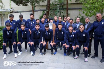 Ayetullah Hamanei, şampiyon sporcuları kabul etti