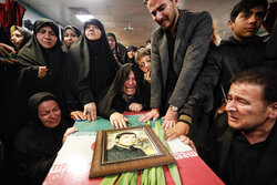 استقبال همدانی‌ها از پیکر شهید «محمد رنجنوش»