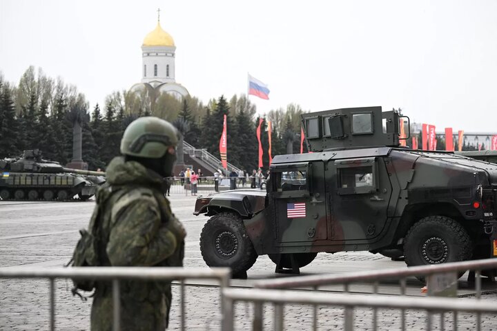 نمایشگاه غنایم جنگ اوکراین در مسکو/تسلیحات ۱۲کشور مقهورارتش روسیه