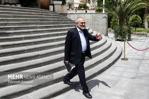 محمد حسینی معاون پارلمانی رئیس جمهور در حاشیه جلسه هیات دولت