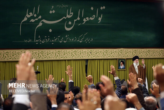 قائد الثورة الاسلامية يستقبل حشداً من المعلمين، بمناسبة عيد المعلم