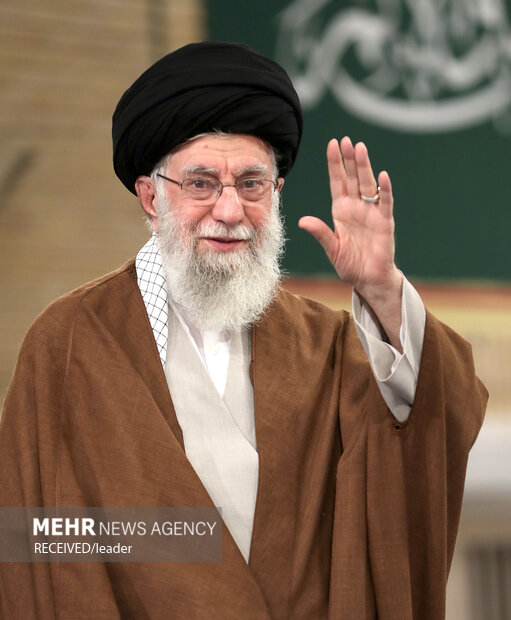 قائد الثورة الاسلامية يستقبل حشداً من المعلمين، بمناسبة عيد المعلم