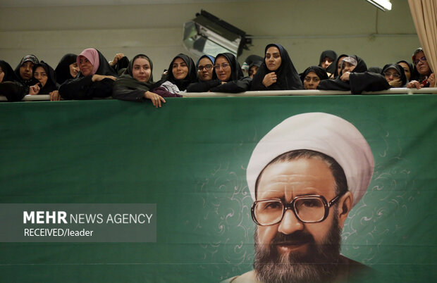 دیدار هزاران نفر از معلمان و فرهنگیان با رهبر معظم انقلاب اسلامی