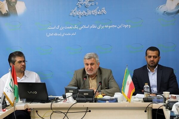 مدعیان آزادی بیان استاد دانشگاه را به زمین می‌اندازند