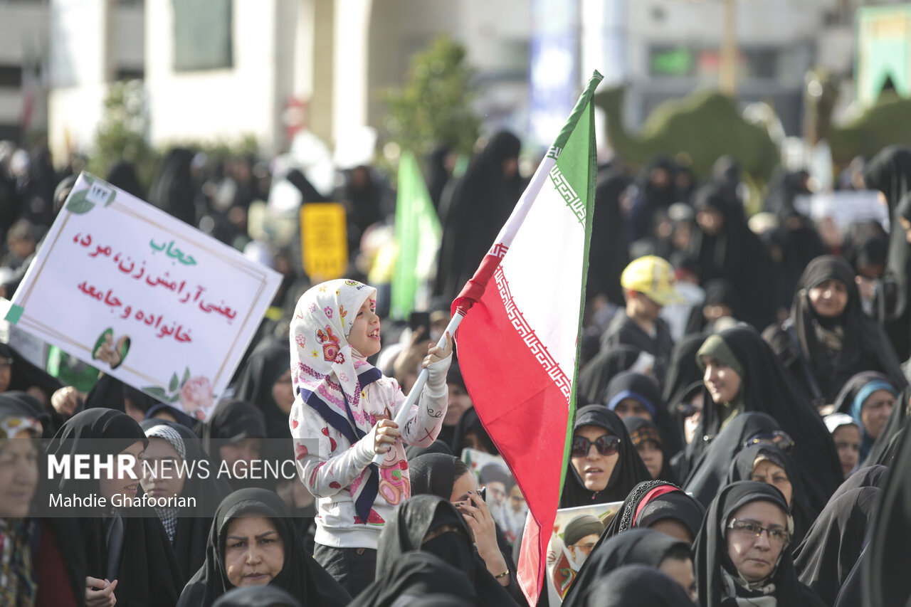 پایتخت معنوی ایران هم صدا در حمایت از طرح حجاب و عفاف