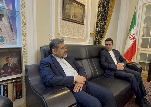 وزير الثقافة  الإيراني يزور سفارة طهران في باكو