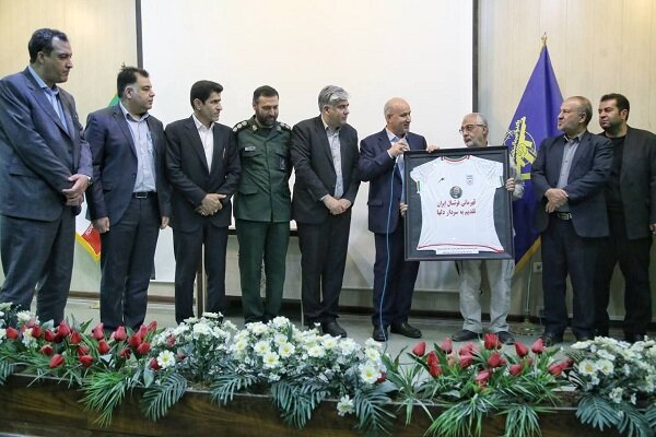 پیراهن تیم ملی فوتسال ایران به موزه دفاع مقدس اهدا شد