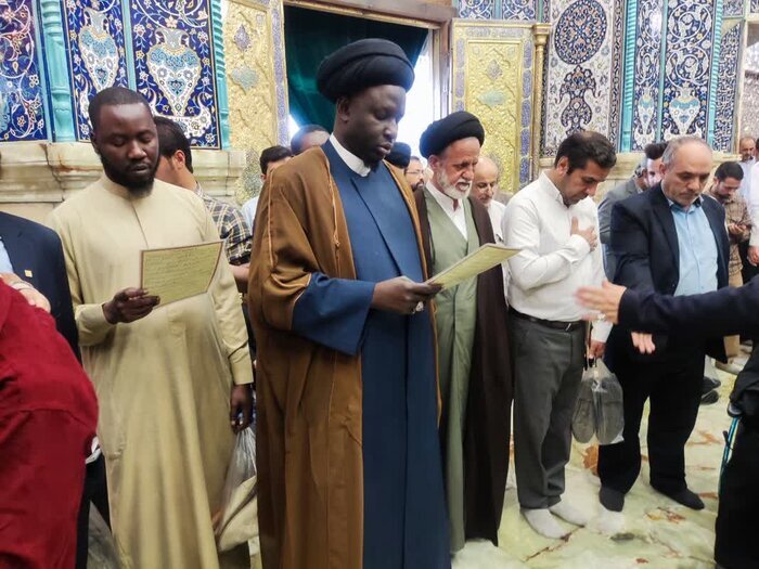 رهبر شیعیان کشور مالی به زیارت حرم حضرت معصومه(س) مشرف شد