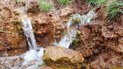 چشمه اصلی آبگرم معدنی «موییل» در ارتفاعات دامنه کوه سبلان