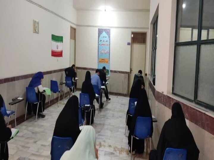 آزمون اعطای مدرک تخصصی حفاظ قرآن کریم در کردستان برگزار شد