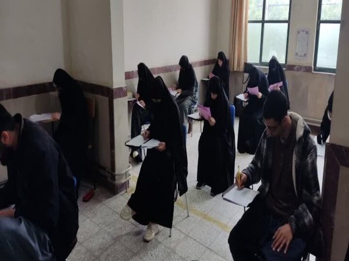 آزمون اعطای مدرک تخصصی حفاظ قرآن کریم در کردستان برگزار شد