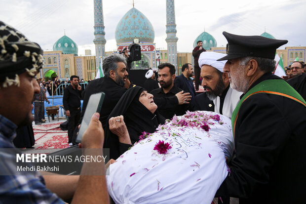 تدفین دو شهید گمنام در مسجد مقدس جمکران