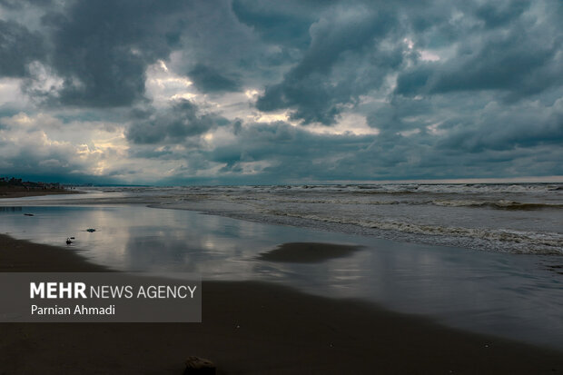 بحران پسروی آب <a class='tagColor' href='/Tags/Archive/دریای خزر'>دریای خزر</a>؛ تهدیدی جدی برای اقتصاد و محیط زیست شمال کشور