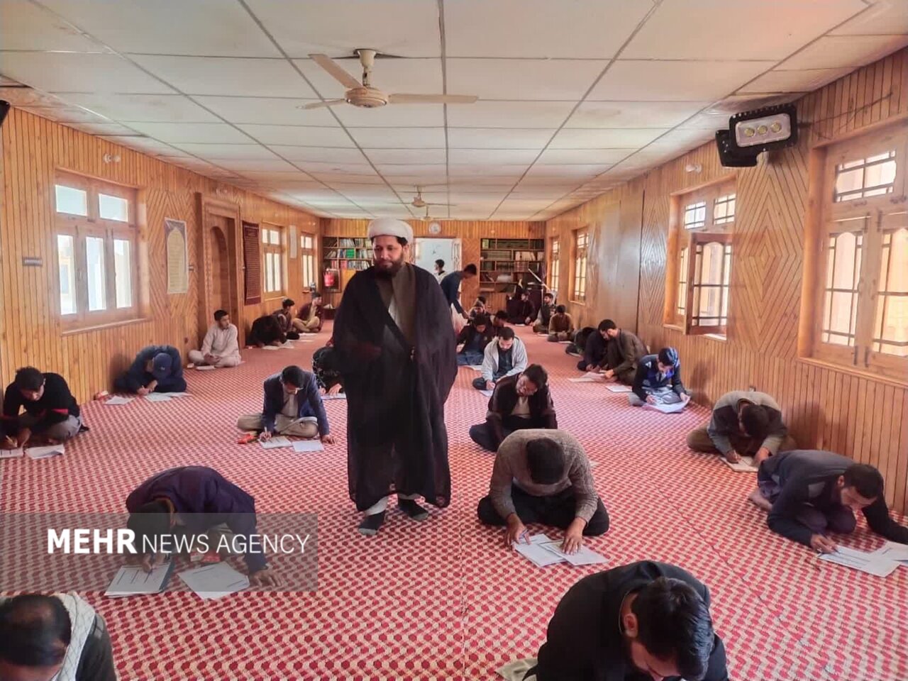 پاکستان، یوم استاد کے موقع پر مدارس کے طلباء کے درمیان کوئز مقابلہ+ تصاویر
