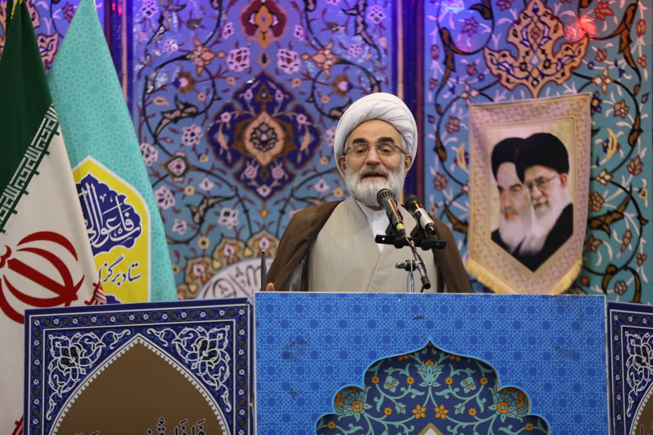 امام خمینی (ره) همواره با نفوذ خارجی مقابله می کرد