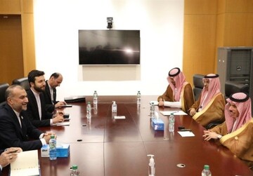 أمير عبداللهيان يلتقي وزير الخارجية السعودي في غامبيا